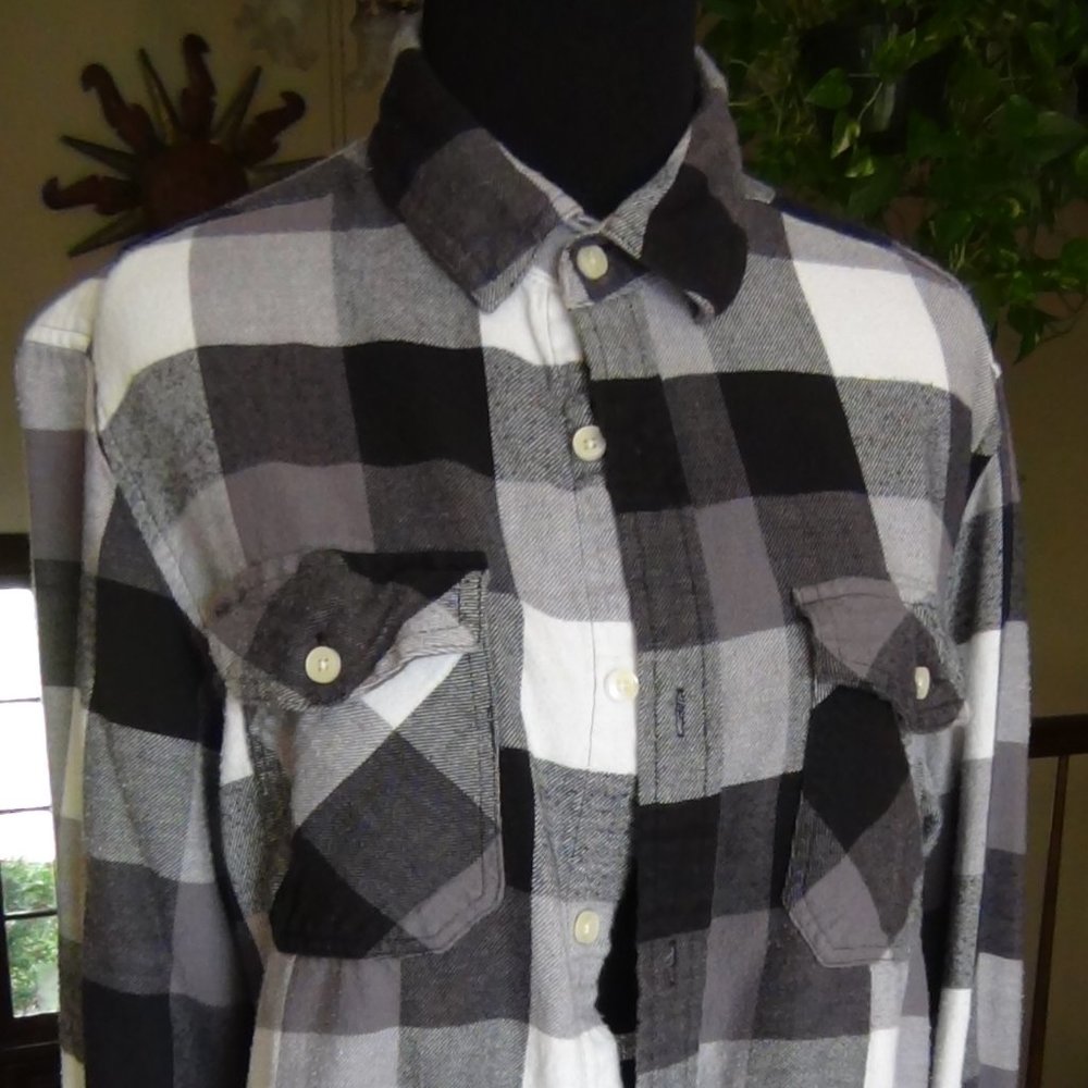 American Eagle Men's Button Down Shirt